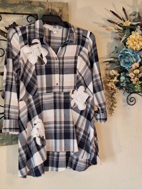 Rework Patchwork Vintage America Navy/White Plaid Top with Flowers. Size Large